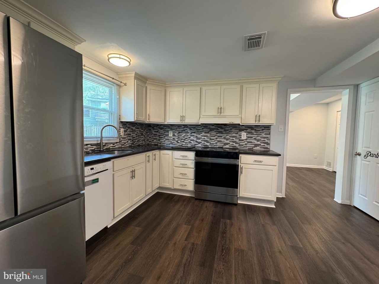 1717 Fallsway Dr - Photo 7 of 15