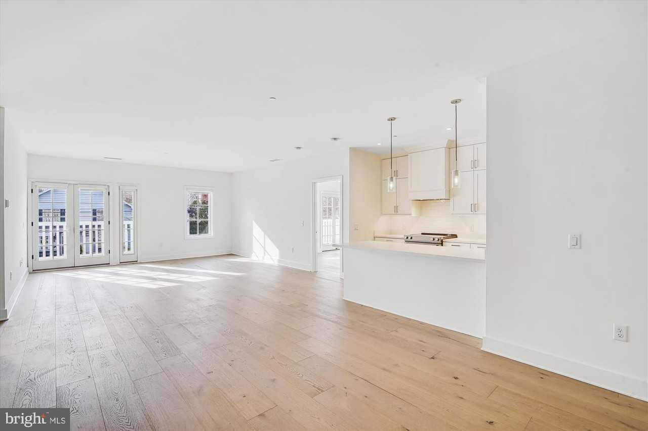 106 Annapolis St #204 - Photo 4 of 24