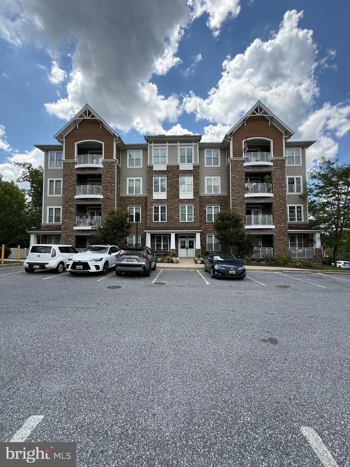 17 Clay Lodge Ln #404