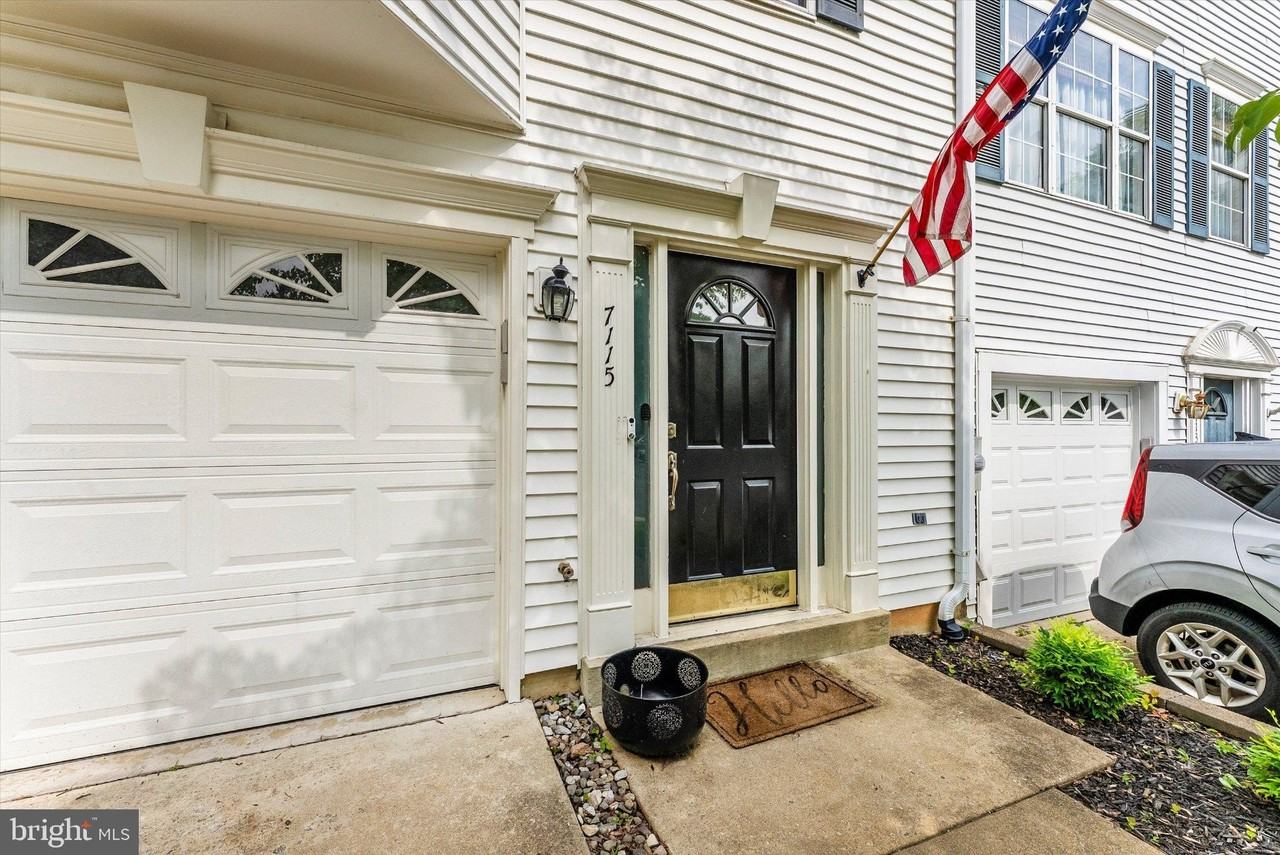 7115 Oberlin Cir - Photo 2 of 50
