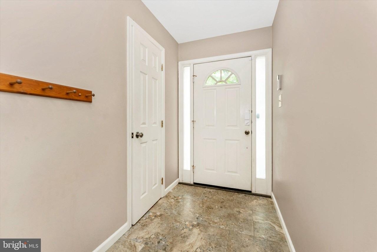 7115 Oberlin Cir - Photo 3 of 50