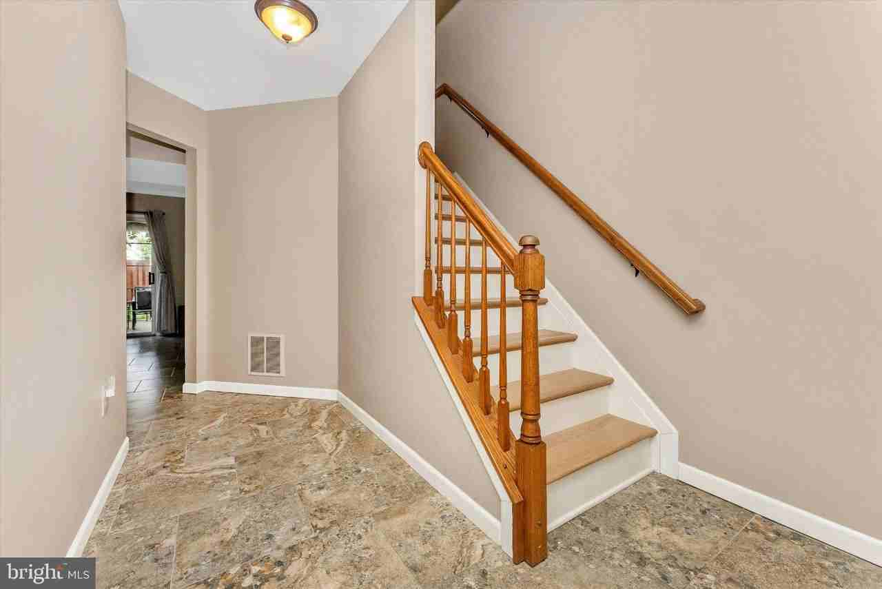 7115 Oberlin Cir - Photo 4 of 50