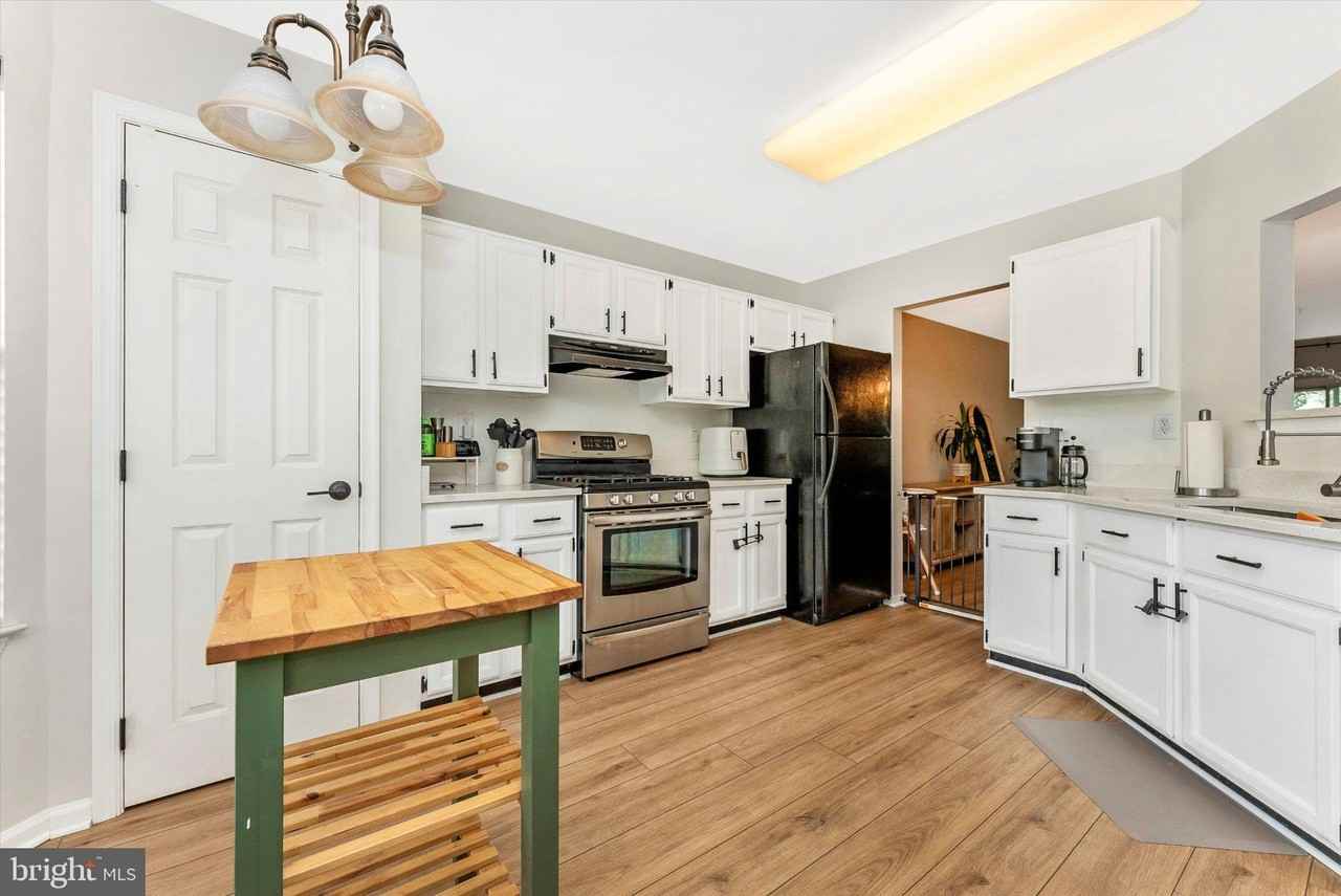 7115 Oberlin Cir - Photo 2 of 48