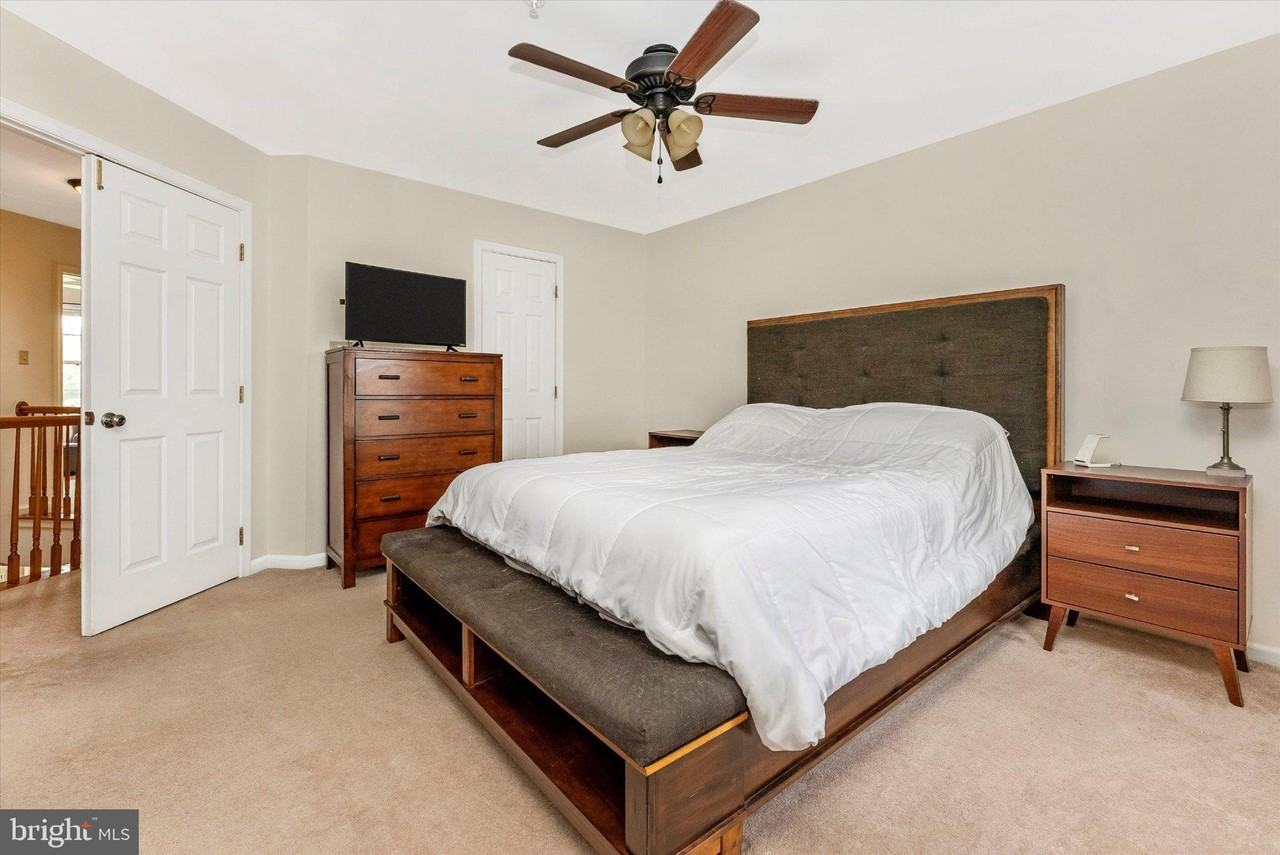 7115 Oberlin Cir - Photo 5 of 48