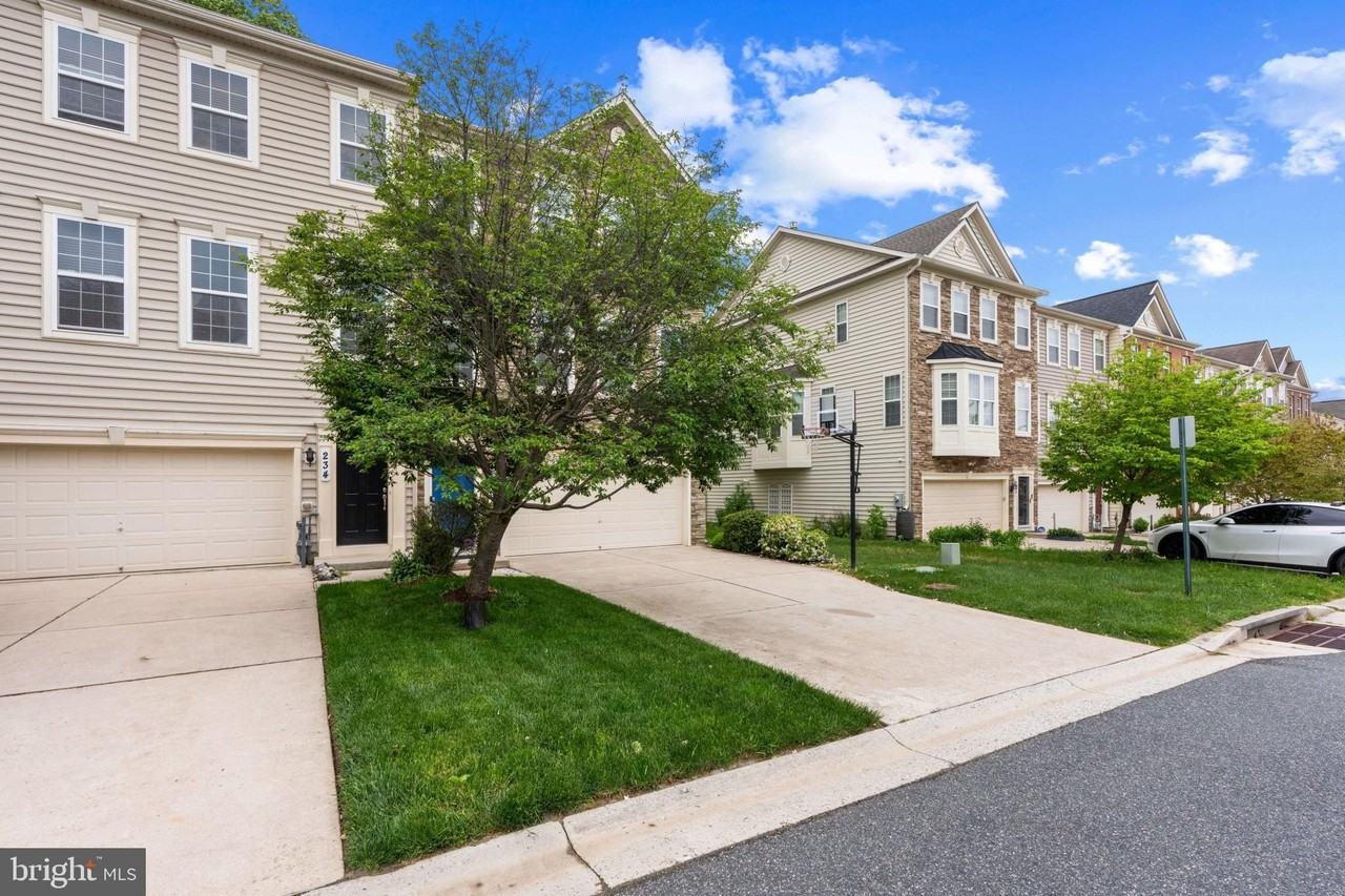 232 Mohegan Dr - Photo 3 of 39