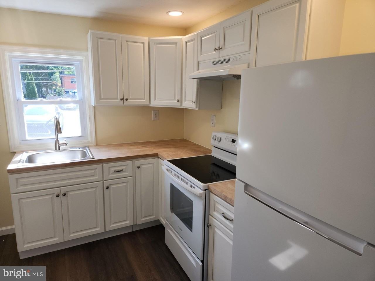714 Revolution St - Photo 3 of 4
