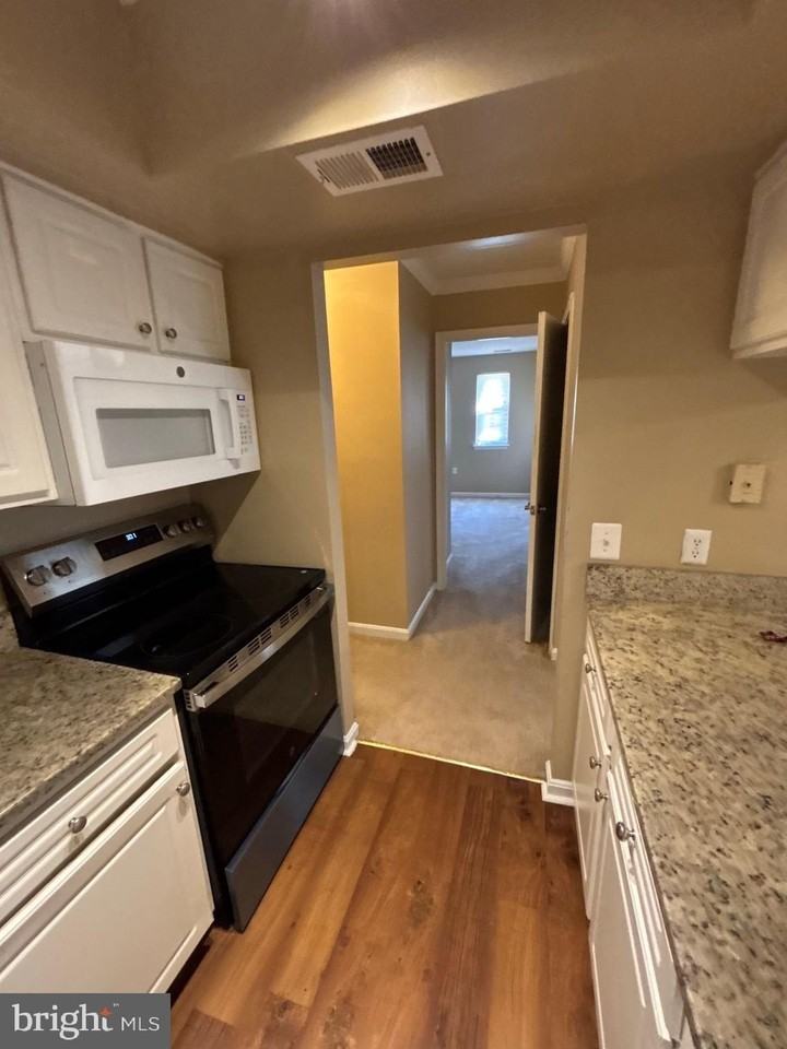 18336 Streamside Dr #204 - Photo 5 of 10