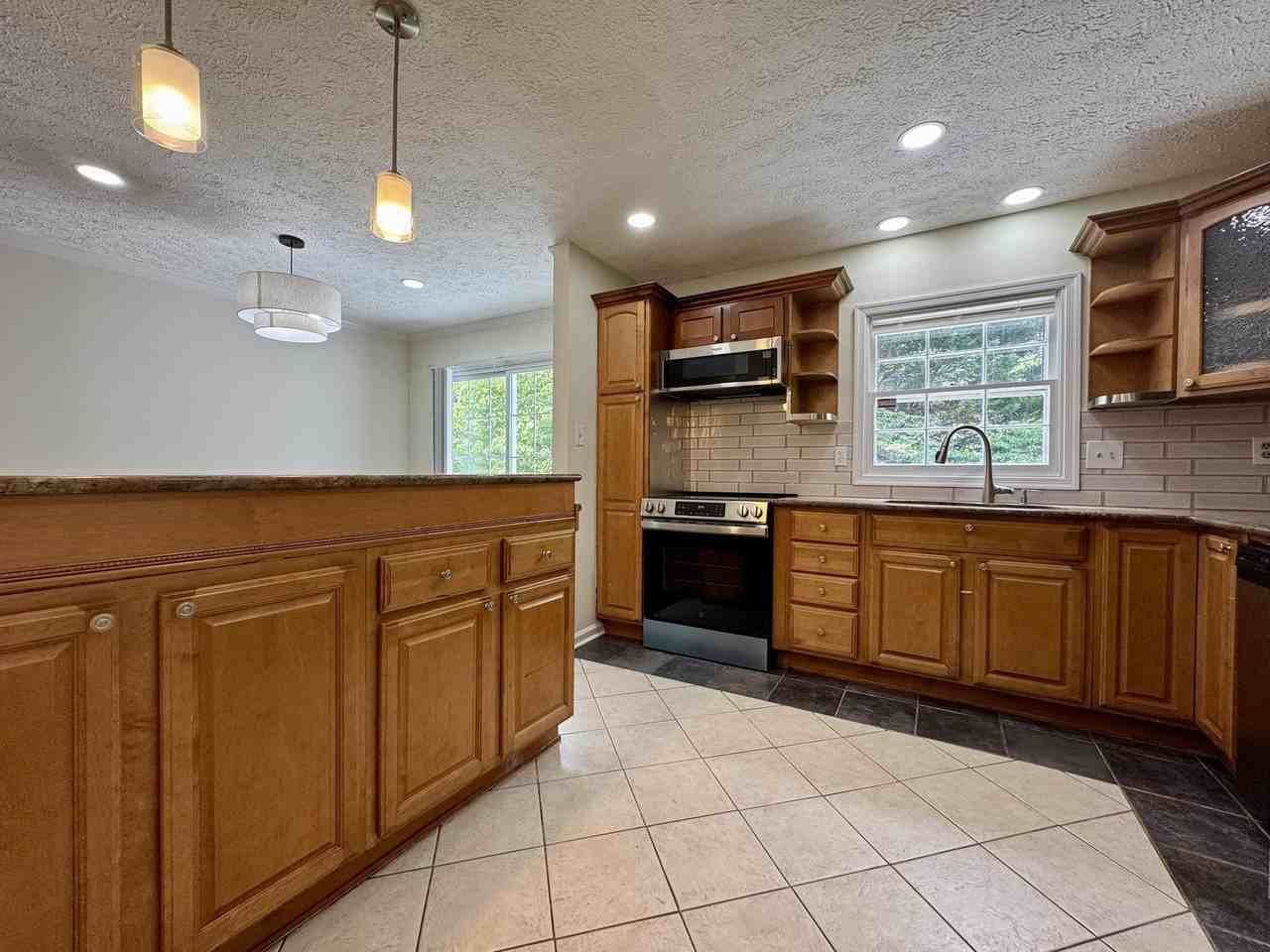 13413 Wisteria Dr - Photo 4 of 28