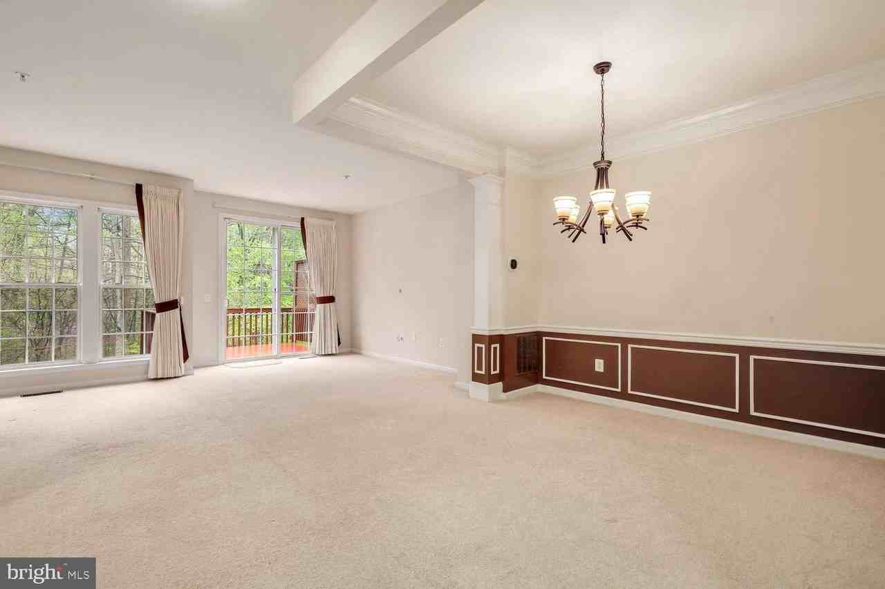 19421 Rayfield Dr - Photo 5 of 45