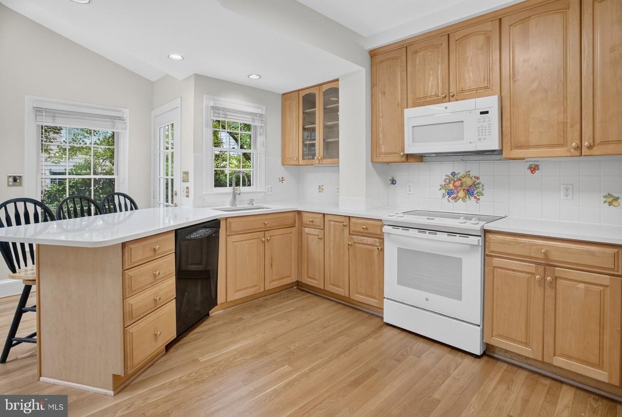 4705 Hunt Ave - Photo 3 of 32