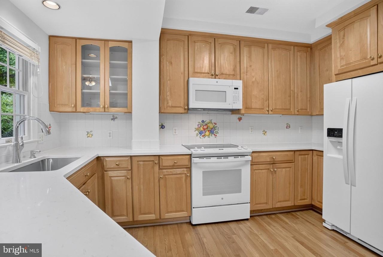 4705 Hunt Ave - Photo 4 of 32