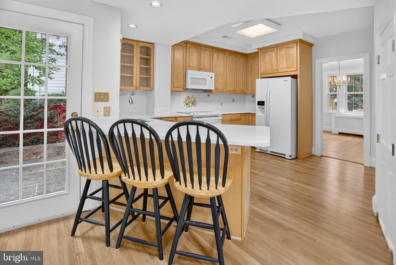 4705 Hunt Ave - Photo 5 of 32