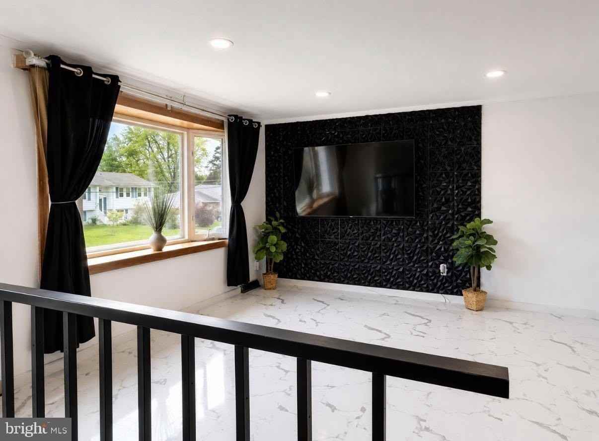 610 Ogden Dr - Photo 3 of 15