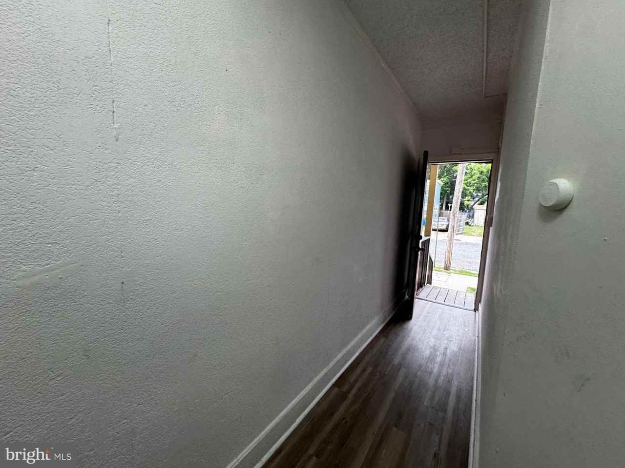 323 Vine St E #B - Photo 2 of 27