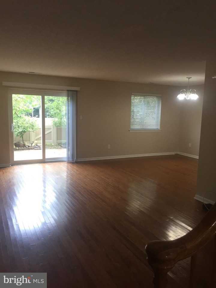 94 Tennyson Dr - Photo 3 of 19