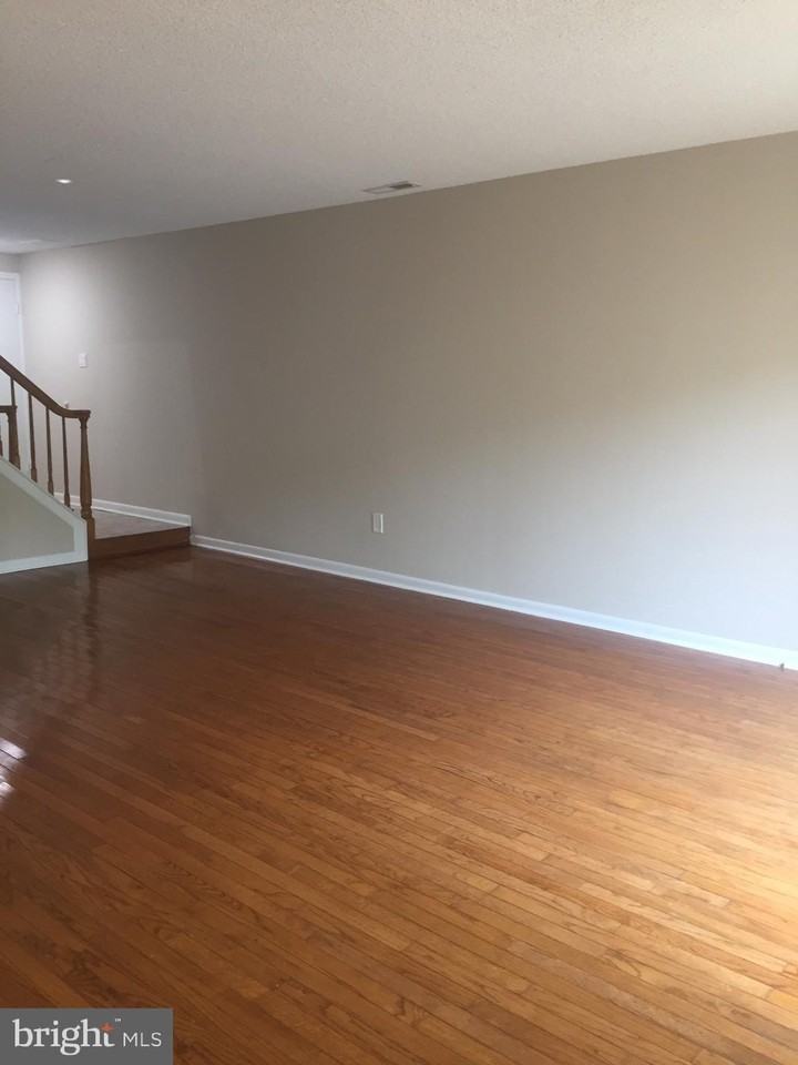 94 Tennyson Dr - Photo 4 of 19