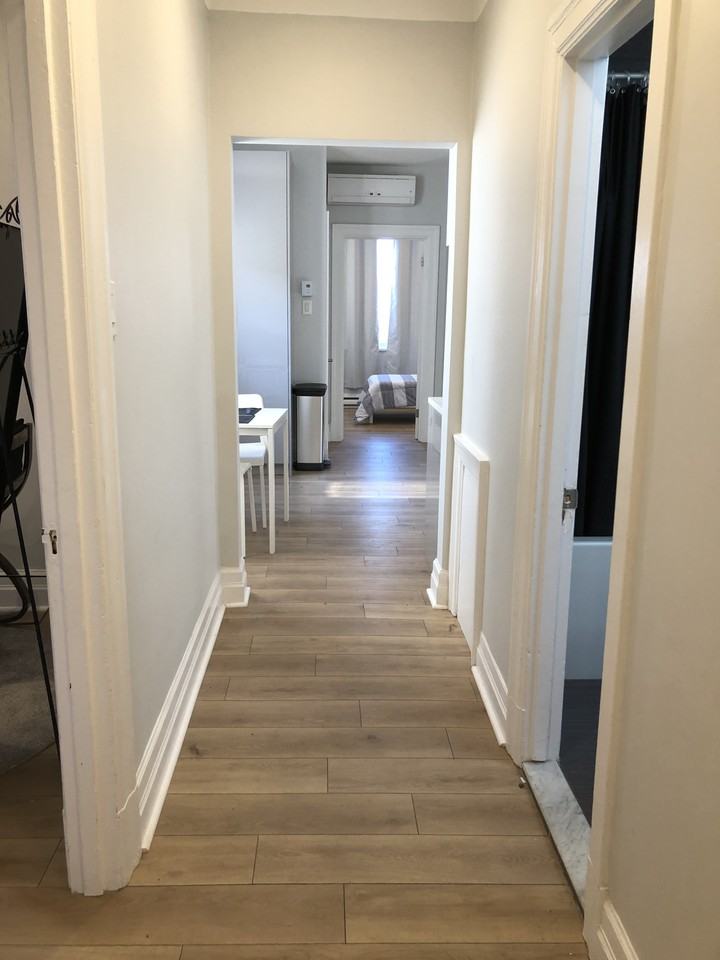 5321 Chemin Queen Mary - Photo 3 of 19