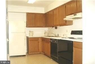 304 Walnut Court Way - Photo 4 of 9
