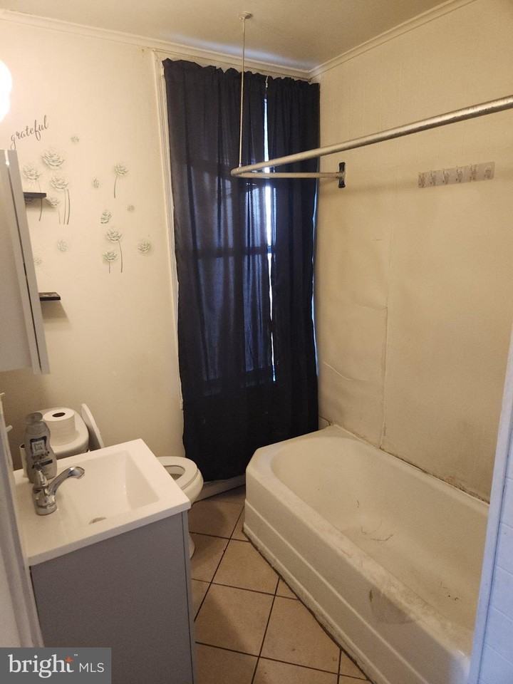 2029 Logan St - Photo 3 of 4