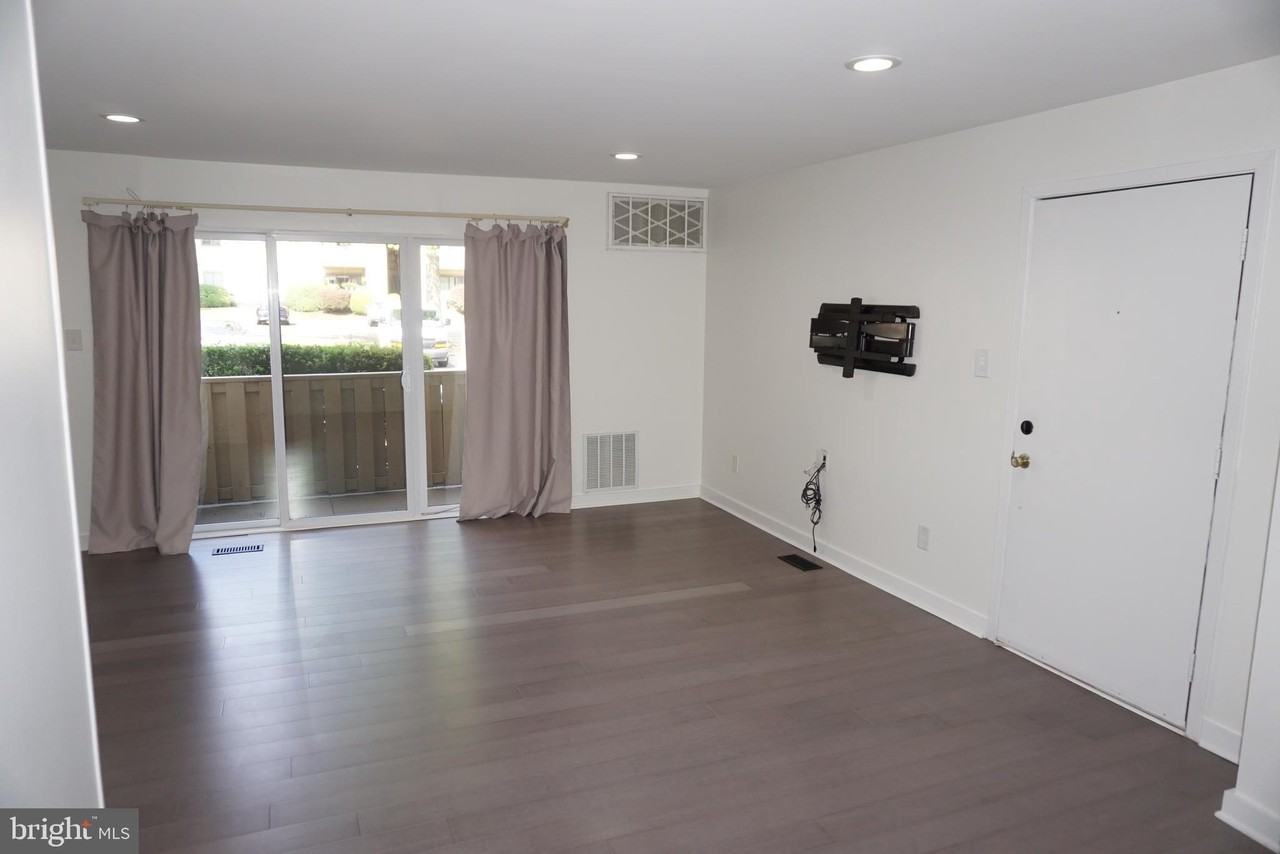 901 Thornton Ct #901 - Photo 2 of 18