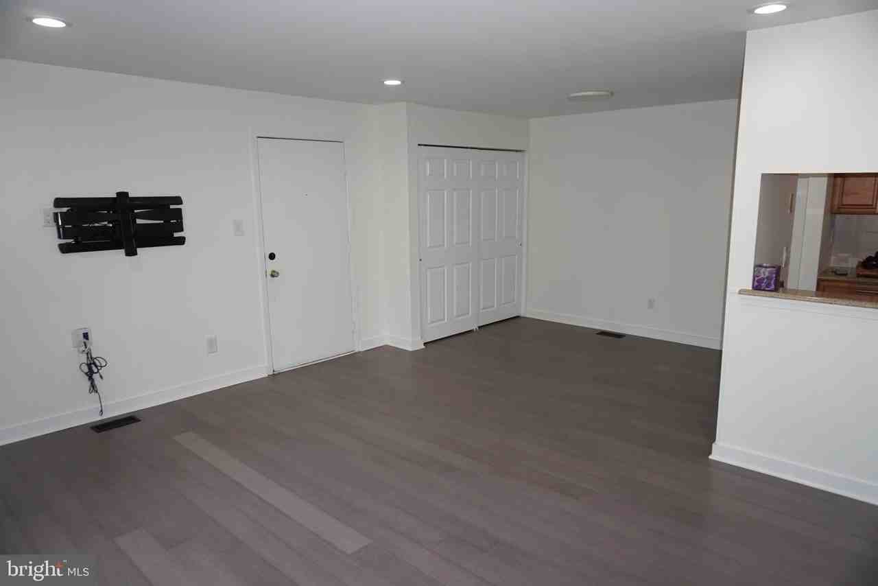901 Thornton Ct #901 - Photo 3 of 18