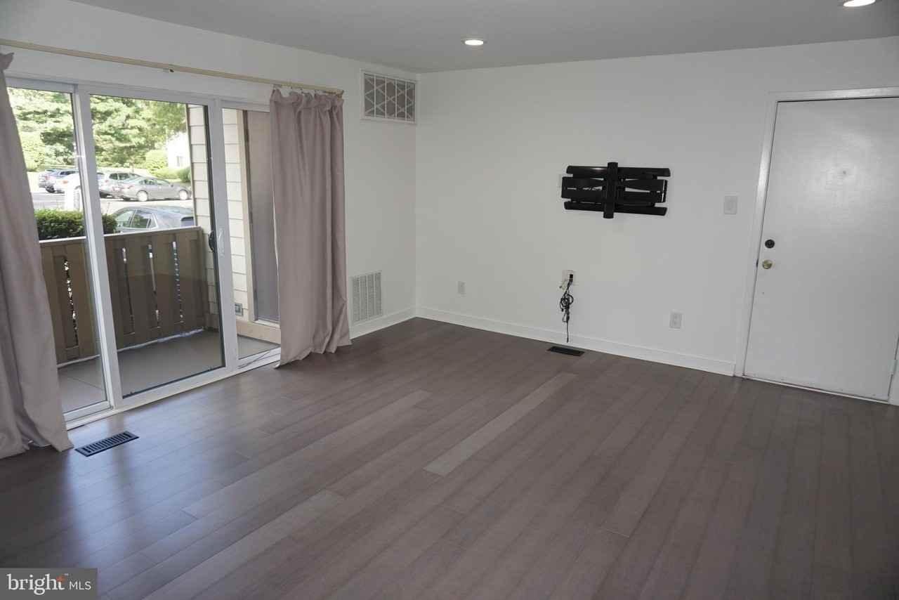 901 Thornton Ct #901 - Photo 4 of 18