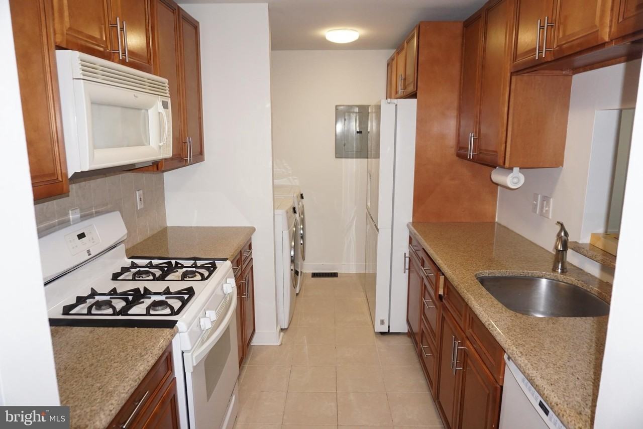 901 Thornton Ct #901 - Photo 5 of 18