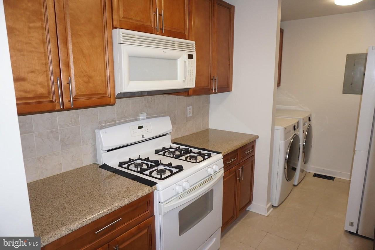 901 Thornton Ct #901 - Photo 6 of 18