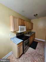 240 W Glenwood Ave #1stFL - Photo 1 of 1