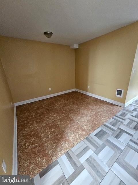 240 W Glenwood Ave #1stFL - Photo 2 of 7