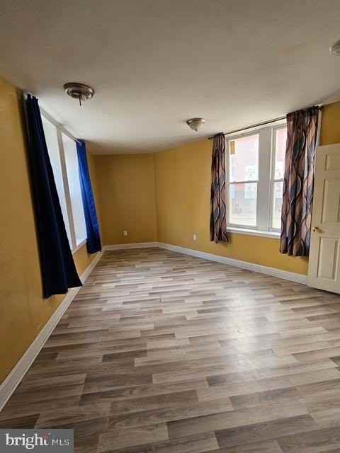 240 W Glenwood Ave #1stFL - Photo 5 of 7