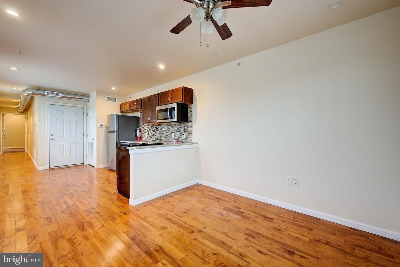 1516 Christian St - Photo 6 of 11