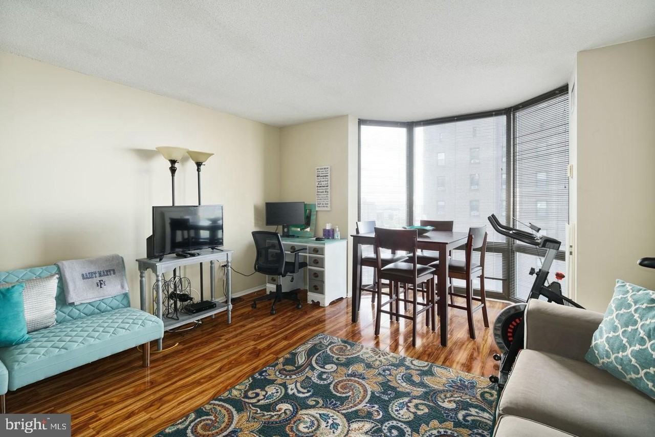 201832 Walnut St #17F - Photo 6 of 20
