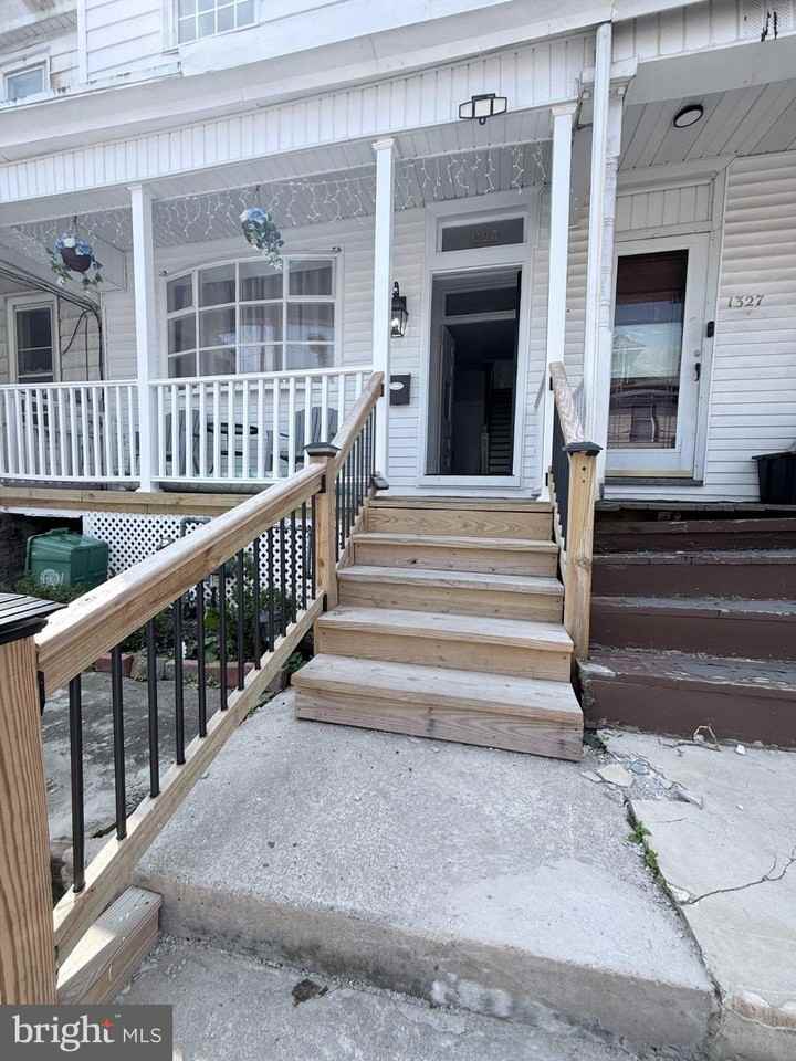 1325 W Norwegian St - Photo 2 of 18