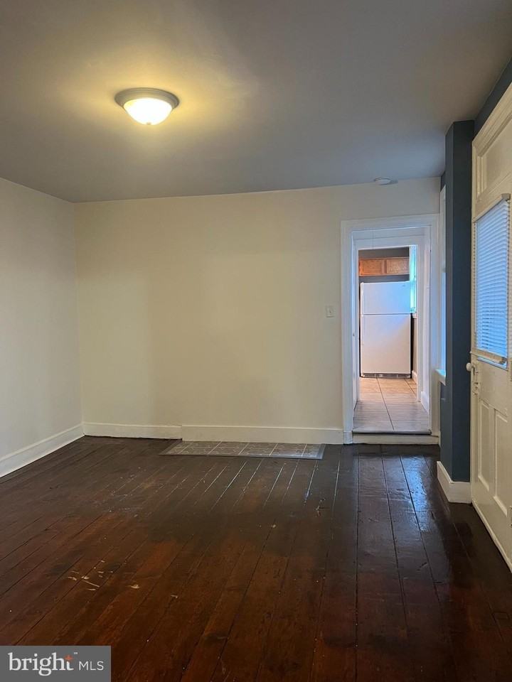125 N Beaver St #1stFL - Photo 6 of 7