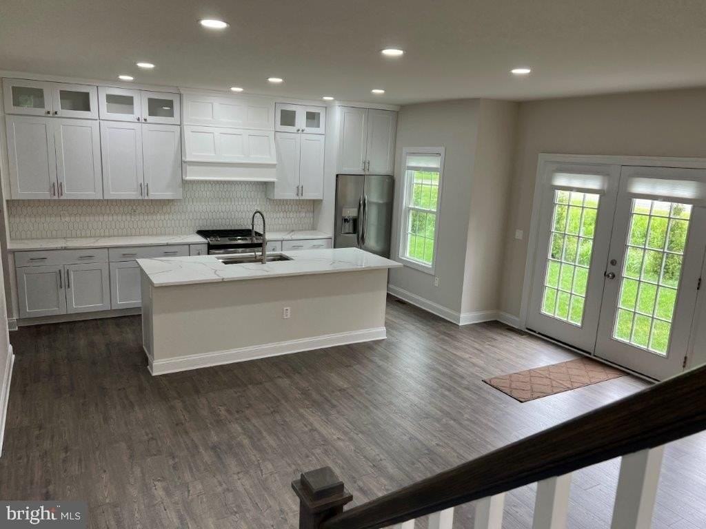 541 S Church St - Photo 3 of 21