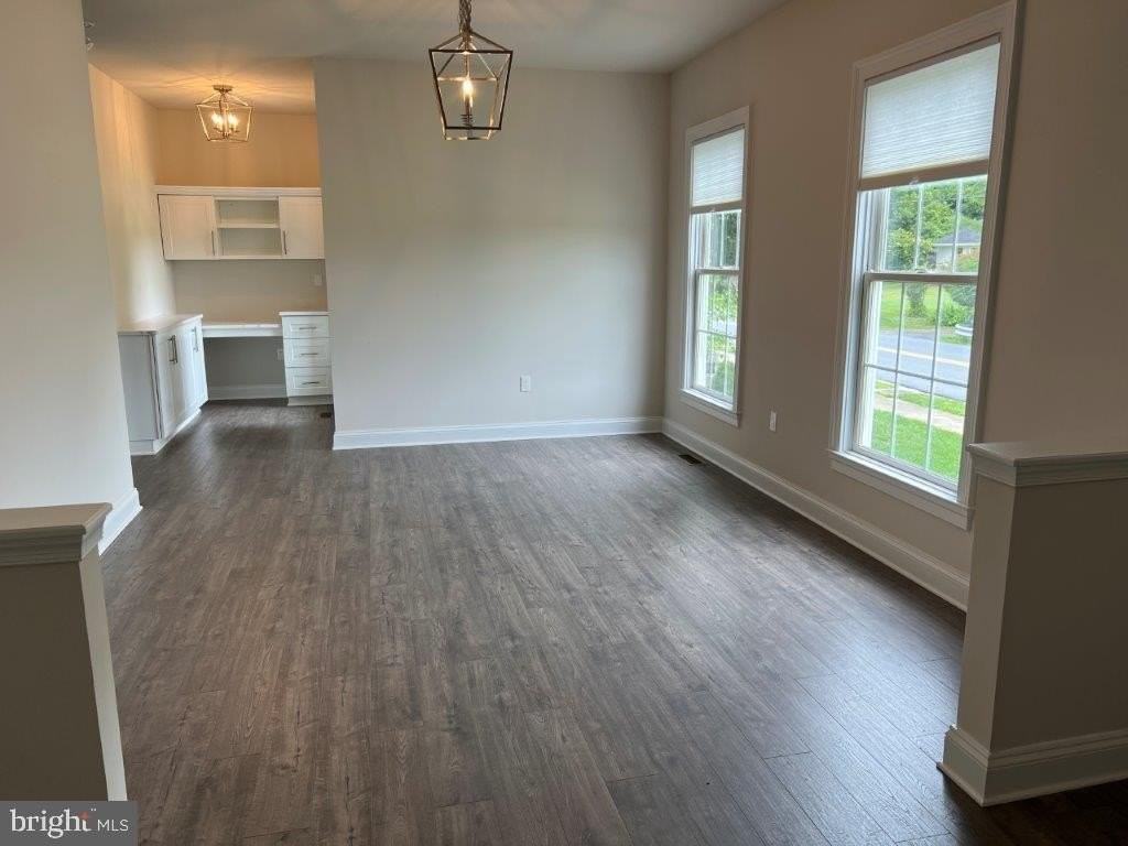 541 S Church St - Photo 5 of 21