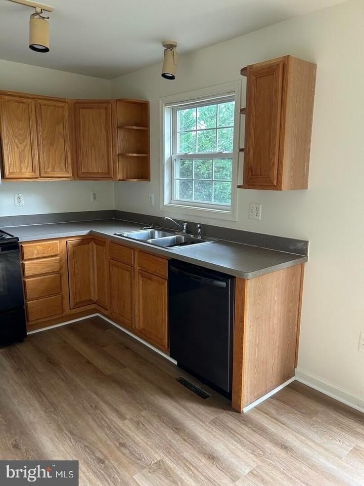 601 Meadowbrook Dr - Photo 2 of 16