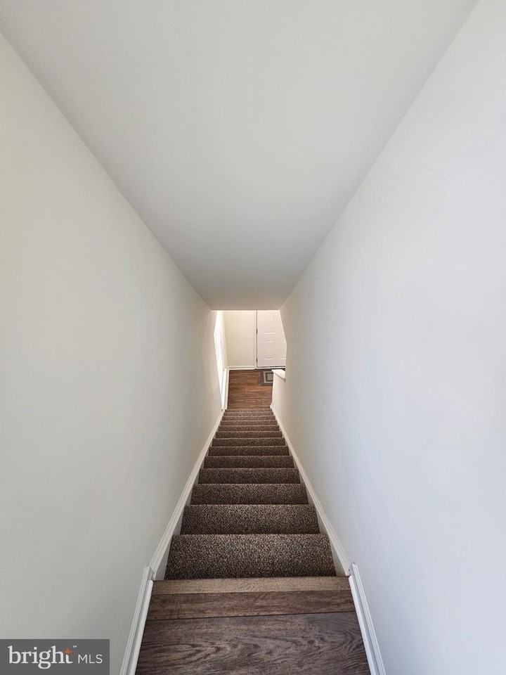111 Barrington Ln - Photo 4 of 19