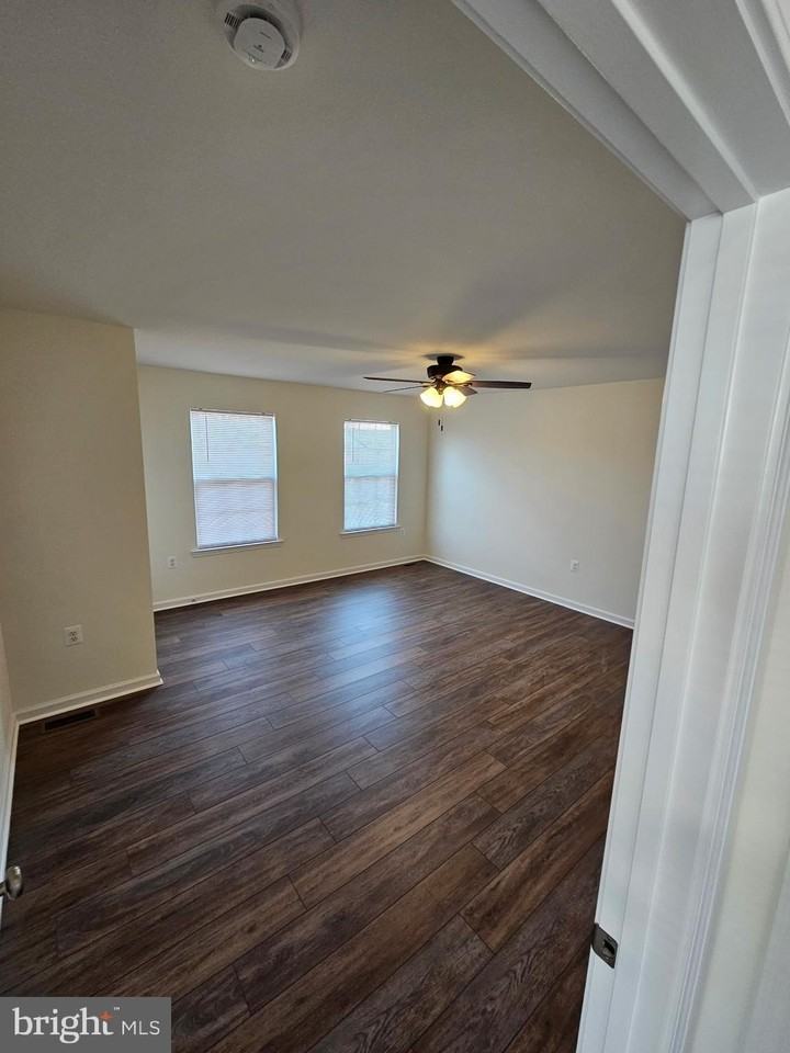111 Barrington Ln - Photo 7 of 19
