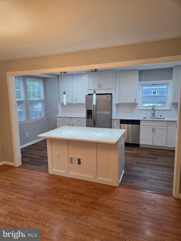 6998 Admetus Ct - Photo 7 of 50