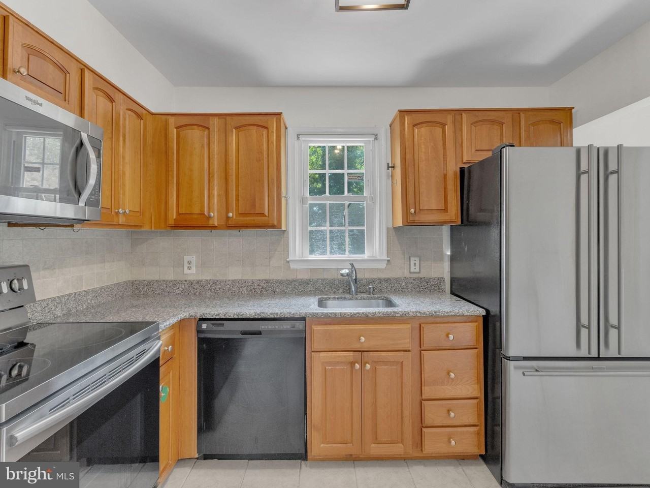 8247 Clifton Farm Ct - Photo 6 of 19