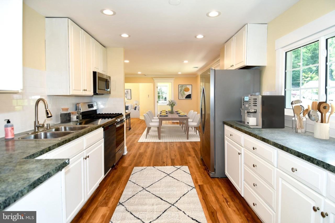 5523 Halwis St - Photo 5 of 50
