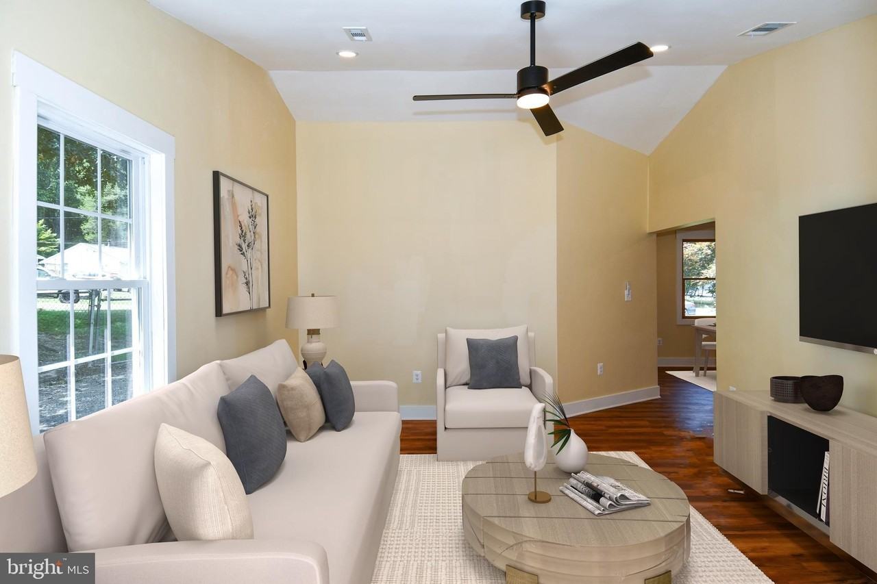 5523 Halwis St - Photo 6 of 50