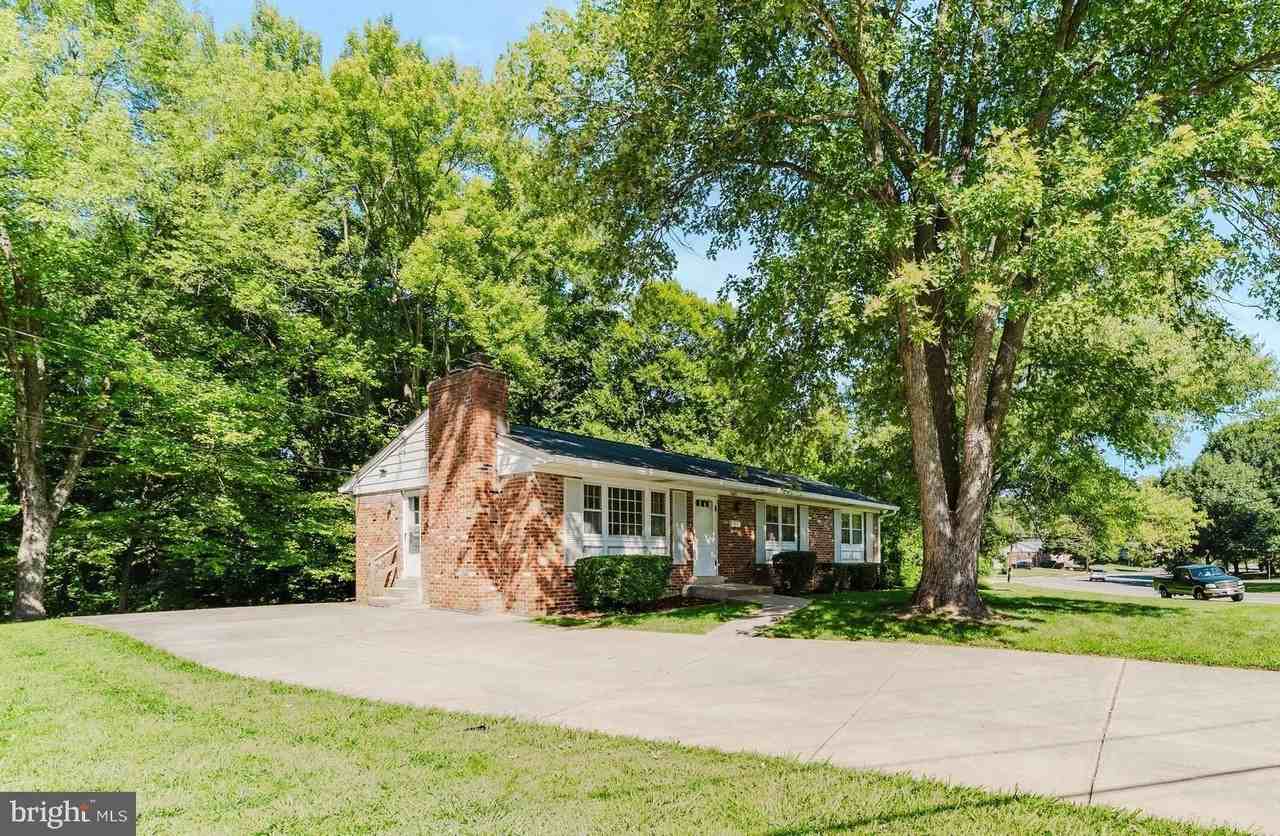 5683 Ravenel Ln
