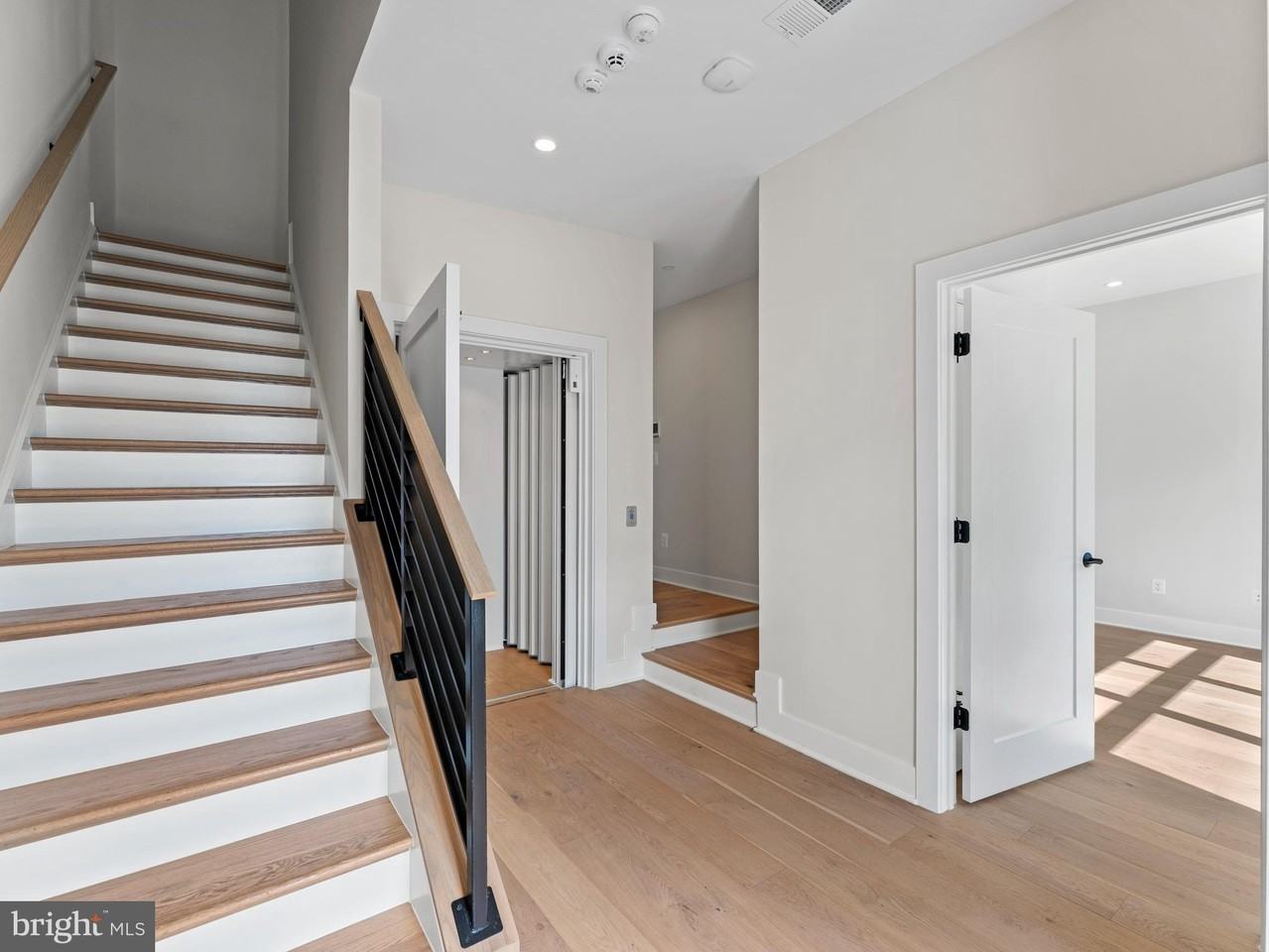 2015 Tysons Ridgeline Rd - Photo 2 of 33