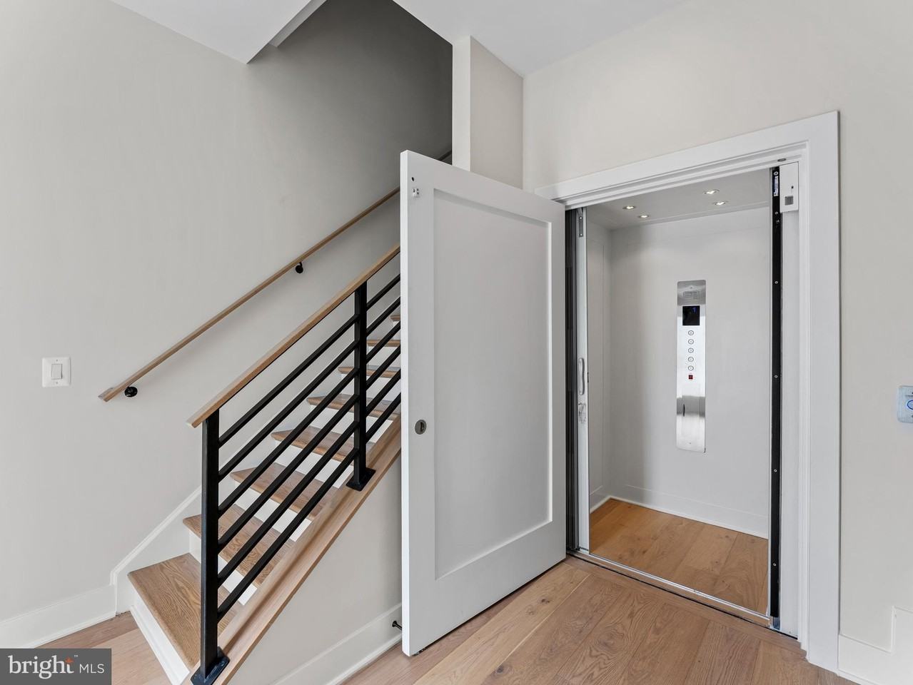 2015 Tysons Ridgeline Rd - Photo 3 of 33