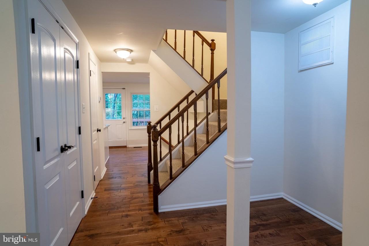 10100 Walnut Wood Ct - Photo 3 of 44