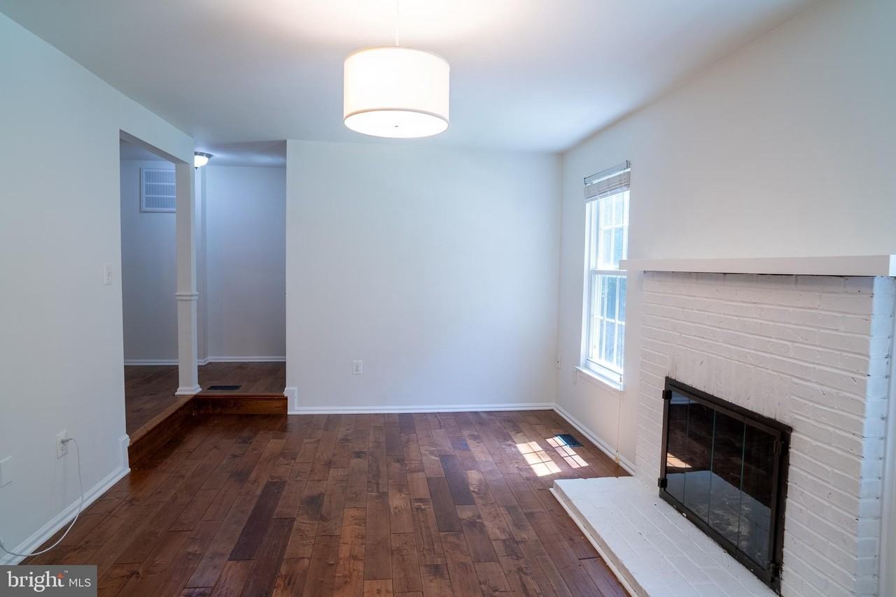 10100 Walnut Wood Ct - Photo 4 of 44
