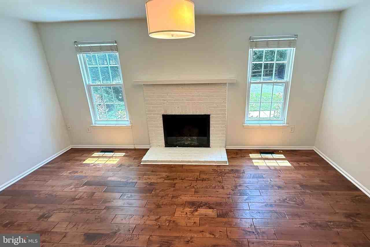 10100 Walnut Wood Ct - Photo 5 of 44